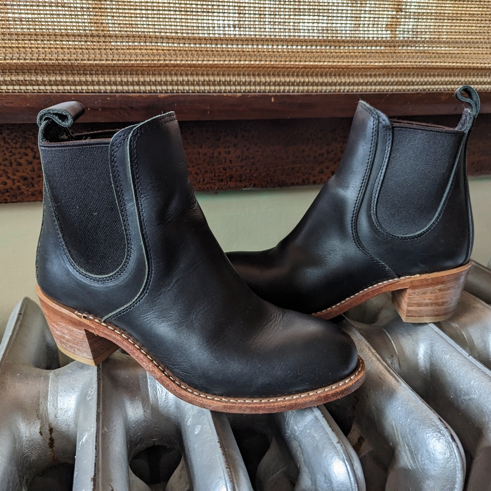 Women's Size 8.5 Red Wing Harriet Boots